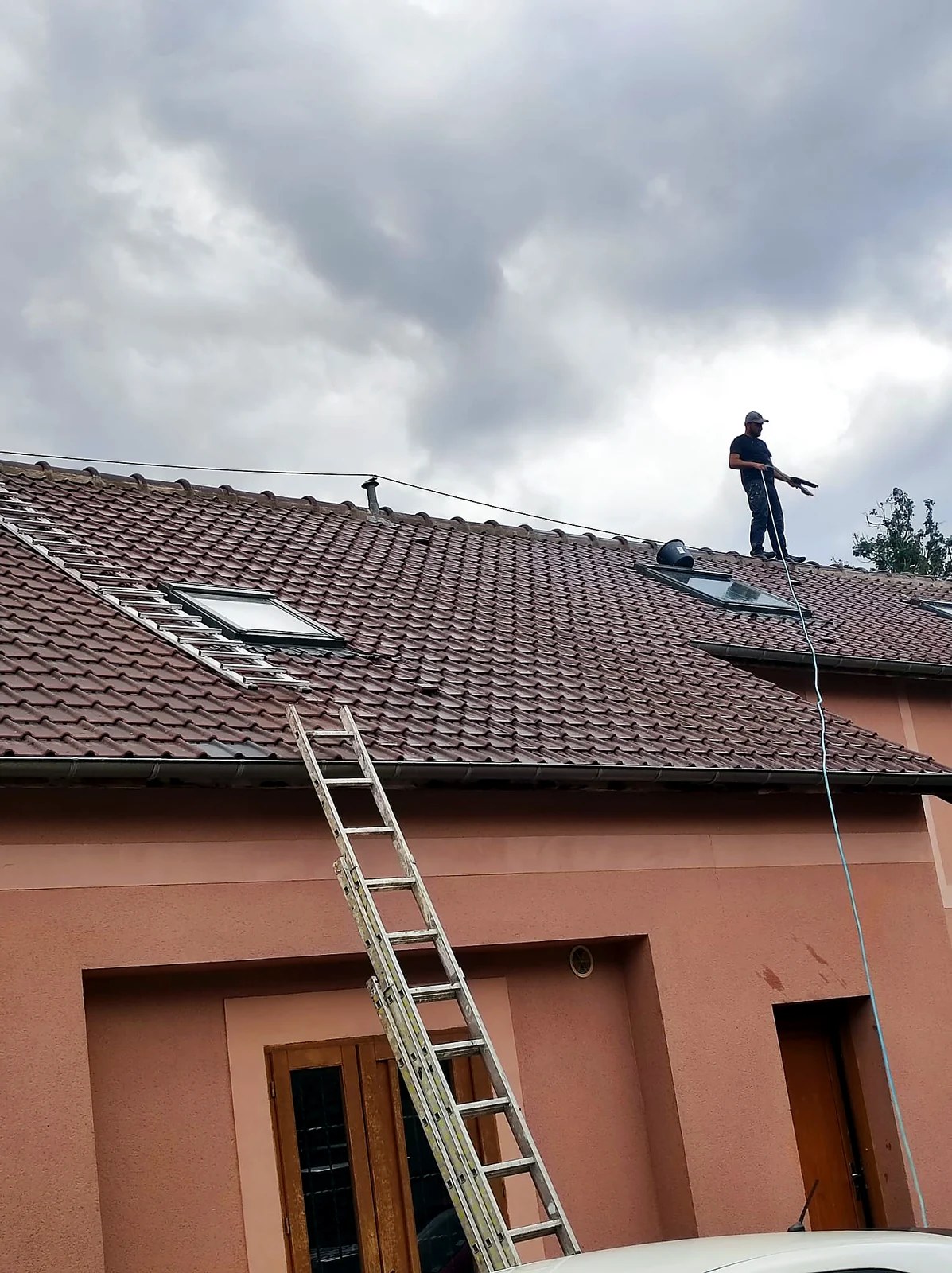 Couvreur à Taverny intervenant sur une toiture